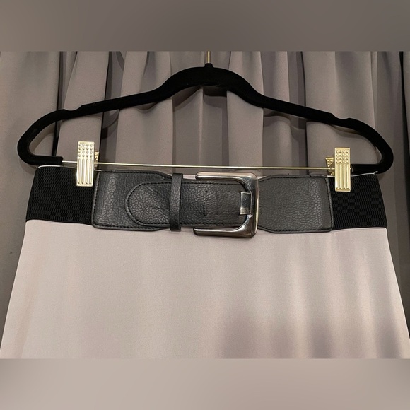 Venus Skirt High-Low with Attached Belt Size M Gray. - Picture 9 of 16